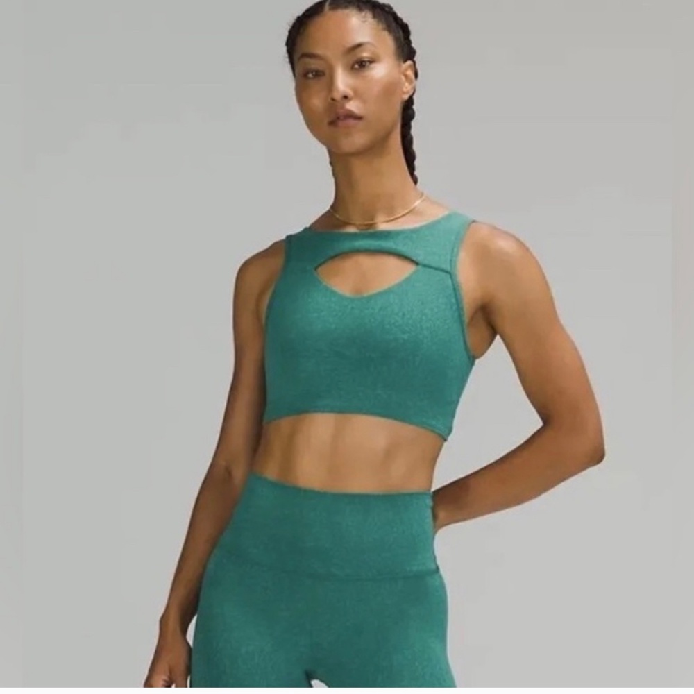 Lululemon cut out sports bra